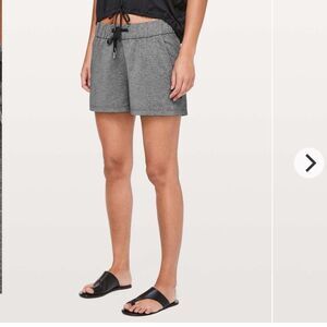 Lululemon On The Fly Short *2.5" Heathered Gray Black Luxtreme Pockets Size 4